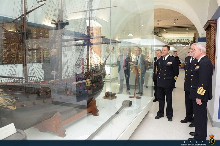 Visita AJEMA a Museo Naval